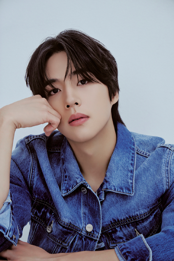 '언더커버 미쓰홍'에 출연한 배우 조한결이 인터뷰에 앞서 사진 촬영을 하고 있다. [사진=써브라임]