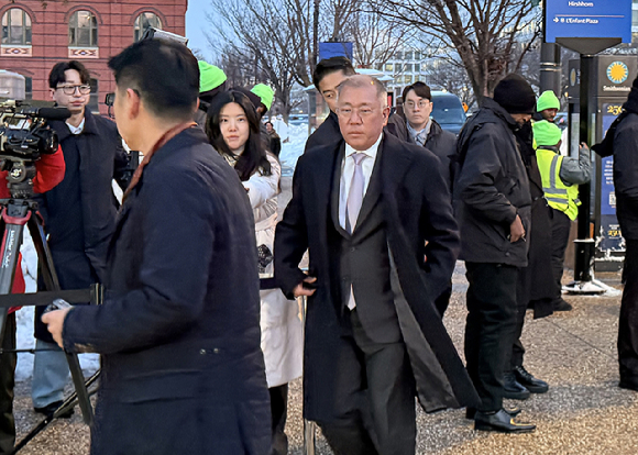 이재용 삼성전자 회장이 28일(현지시간) 미국 워싱턴D.C.에서 열린 '이건희 컬렉션' 갈라 행사에서 영어로 인사말을 하고 있다. [사진=삼성]