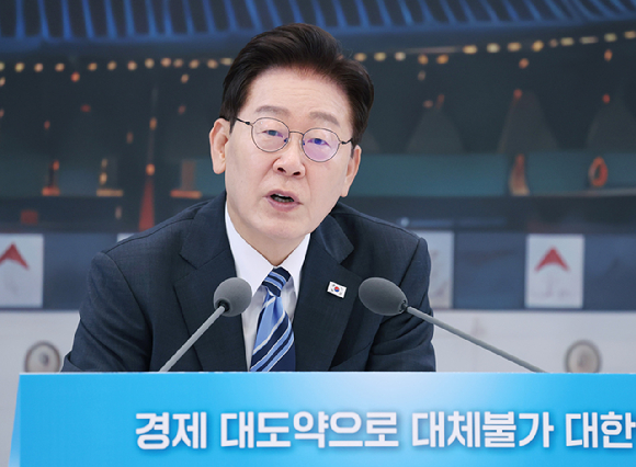 이재명 대통령이 15일 청와대 영빈관에서 열린 부처 업무보고에서 발언하고 있다. 2026.7.15 [청와대통신사진기자단] [사진=연합뉴스]