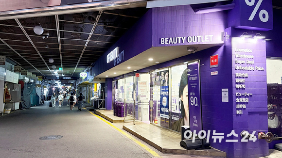 12일 서울 종로구 광장시장 내부 올리브영 광장마켓점 입구 전경. [사진=진광찬 기자]