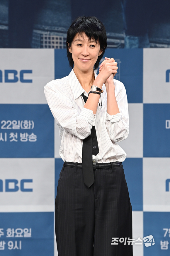 방송인 홍진경이 21일 오후 서울 마포구 상암동 MBC에서 열린 MBC 새 교양프로그램 '이유 있는 건축-공간 여행자' 제작발표회에 참석해 포즈를 취하고 있다. [사진=문수지 기자]