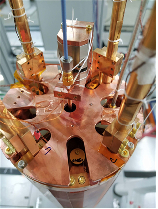 미국 항공우주청(NASA)의 제임스 웹 우주 망원경과 찬드라 X선 관측선의 데이터를 결합해 암흑물질을 시각화한 것. 웹의 관측 자료를 활용해 여기에 표시된 은하단의 질량과 더 이상 개별 은하에 속하지 않는 별들이 방출하는 집단적 빛을 정밀하게 측정했다. [사진=NASA]