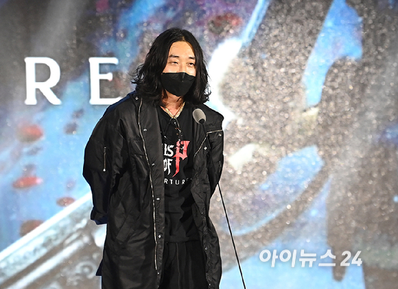 기술&middot;창작상 캐릭터 부분을 수상한 네오위즈 ROUND8 스튜디오 차병준 아트실장이 12일 오후 부산 해운대구 벡스코에서 열린 '2025 대한민국 게임대상'에서 소감을 전하고 있다. [사진=곽영래 기자]