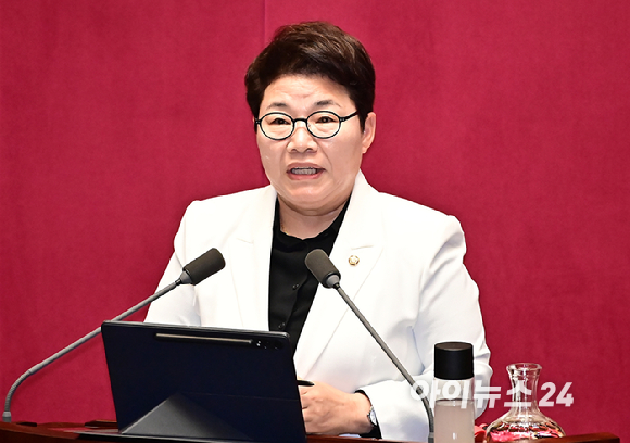 임이자 국민의힘 의원이 지난해 8월 2일 오후 서울 여의도 국회에서 열린 본회의에서 '노란봉투법'(노동조합·노동관계조정법)에 반대하는 필리버스터(무제한 토론)를 하고 있다. [사진=곽영래 기자]