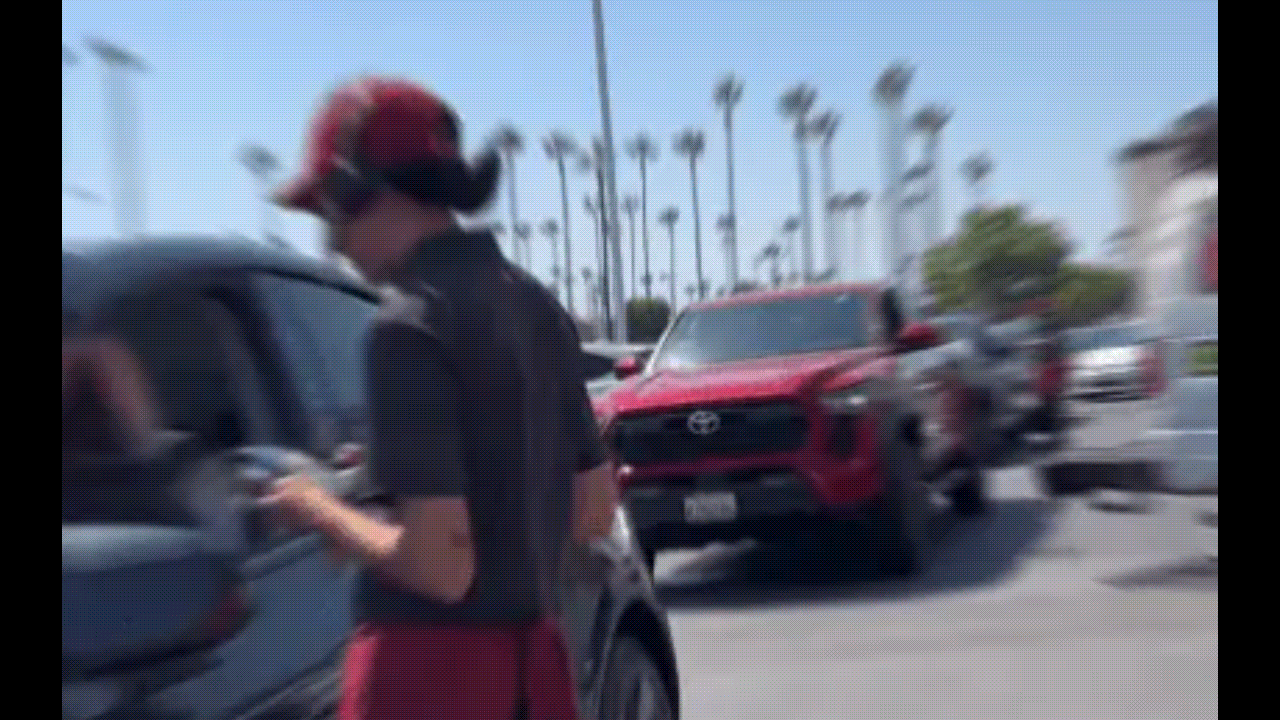 롯데리아가 햄버거의 본고장 미국에서 뜨거운 인기를 끌어냈다. 사진은 해당 매장. [사진=인스타그램 갈무리]