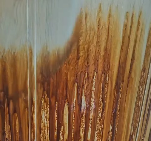 실내흡연으로 찌든 니코틴 때를 벗겨내는 청소 영상이 화제가 됐다. [사진=인스타그램 캡쳐]