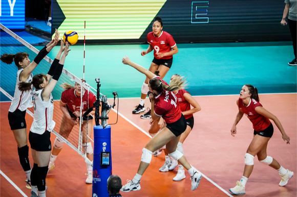 캐나다가 공격을 시도하고 있다. [사진=국제배구연맹(FIVB)]