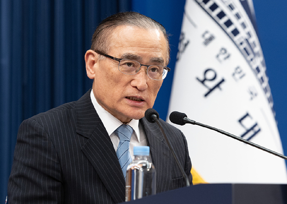 위성락 국가안보실장이 16일 청와대 기자회견장에서 이재명 대통령 순방 일정을 설명하고 있다. 2026.4.16 [청와대통신사진기자단] [사진=연합뉴스]