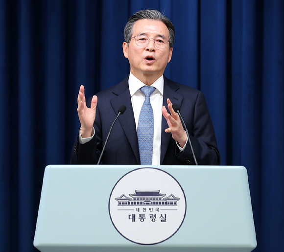 김용범 대통령실 정책실장이 1일 용산 대통령실에서 이재명 대통령의 샘 올트먼 오픈AI CEO 접견 관련 브리핑을 하고 있다. 2025.10.1 [사진=연합뉴스]