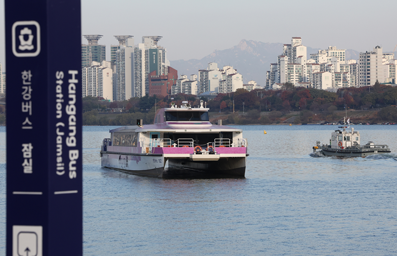 박홍근 더불어민주당 의원이 10일 서울 여의도 국회 의원회관에서 아이뉴스24와 인터뷰를 하고 있다. [사진=곽영래 기자]