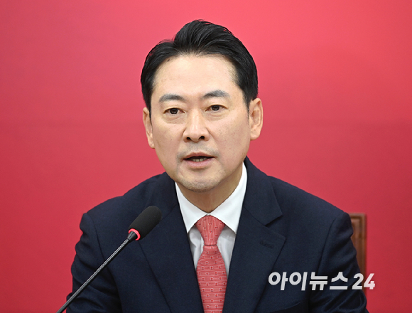 이준석 개혁신당 대표가 29일 서울 여의도 국회에서 열린 최고위원회의에서 발언하고 있다. [사진=곽영래 기자]