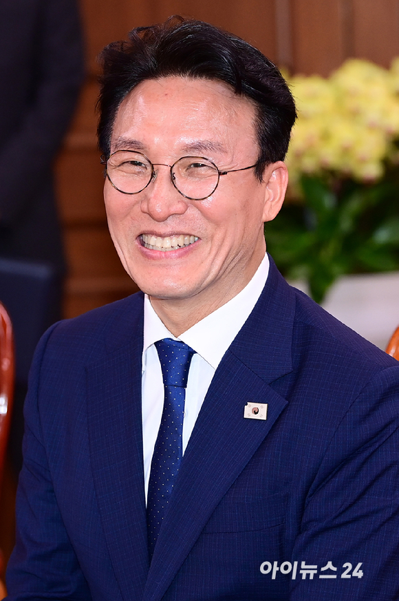 김민석 국무총리가 4일 오후 서울 여의도 국회에서 우원식 국회의장을 예방하고 있다. [사진=정소희 기자]