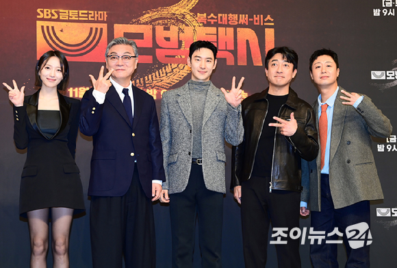 (왼쪽부터)배우 표예진-김의성-이제훈-장혁진-배유람이 18일 오후 서울 양천구 목동 SBS에서 열린 SBS 새 금토드라마 '모범택시3' 제작발표회에 참석하고 있다. [사진=정소희 기자]