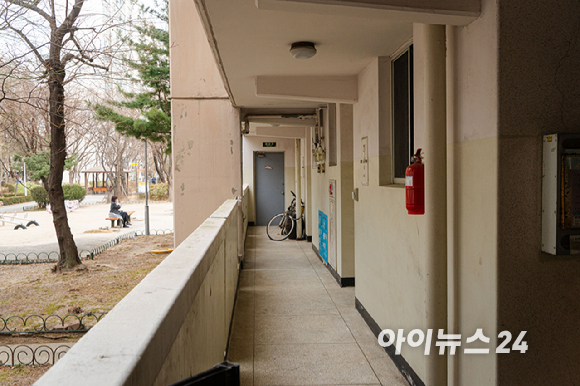 서울 도봉구 창동역 역사 내부 역명판 모습. GTX-C와 재건축 기대감이 커지면서 창동 일대 부동산 시장에도 매수 문의가 이어지고 있다. [사진=김민지 기자]