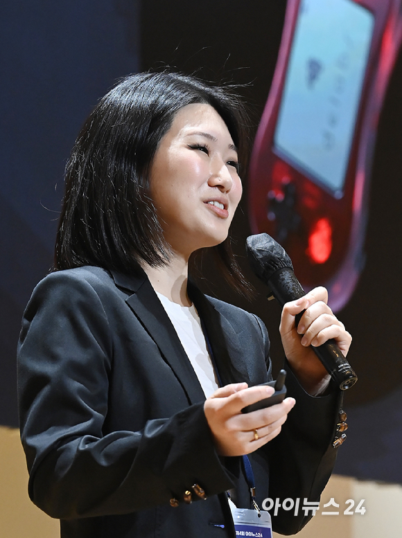  게임 개척자에게 노하우를 듣다' 라는 주제로 22일 오후 서울 중구 페럼타워 페럼홀에서 열렸다.권다희 디랩스게임즈 전략 총괄 디렉터가 강연을 하고 있다. [사진=곽영래 기자]