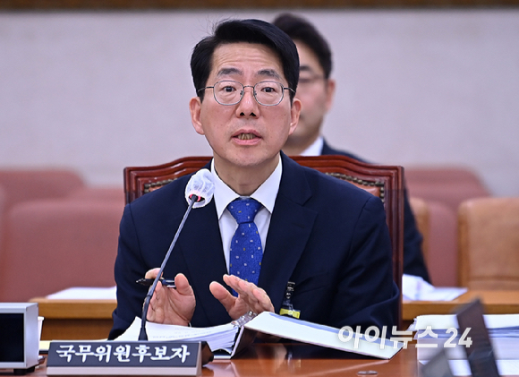 황종우 해양수산부 장관 후보자가 23일 국회 농림축산식품해양위원회에서 열린 인사청문회에서 질의에 답변하고 있다. [사진=곽영래 기자]