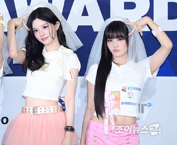 그룹 아일릿(ILLIT)이 27일 경기 고양시 킨텍스에서 열린 2026 케이 월드 드림 어워즈(K WORLD DREAM AWARDS)' 블루카펫에 참석하고 있다. [사진=정소희 기자]