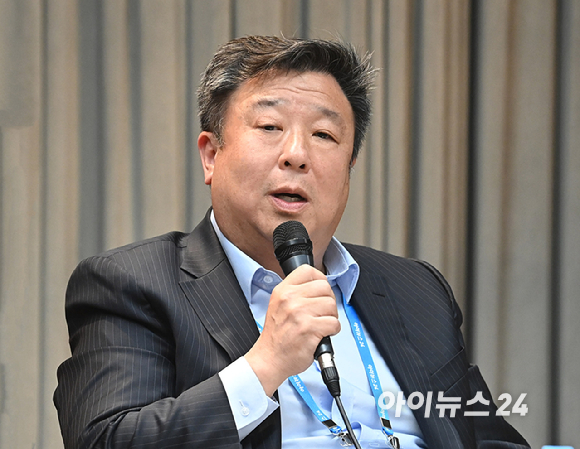 '제6회 아이뉴스24 금융정책포럼'이 '디지털자산기본법 이후, 한국 가상자산 시장의 새로운 질서'를 주제로 18일 서울 중구 은행회관 국제회의실에서 열렸다. 김기석 비트플래닛 부대표가 패널토론에 참석해 발언하고 있다. [사진=곽영래 기자]
