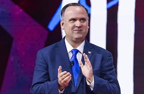 도널드 트럼프 미국 대통령의 오랜 측근이자 최측근 참모로 꼽히는 댄 스커비노(Dan Scavino)가 백악관 인사국장 자리에 오르면서 핵심 실세라는 평가를 받고 있다. 사진은 댄 스카비노 백악관 신임 인사국장. [사진=EPA/연합뉴스]