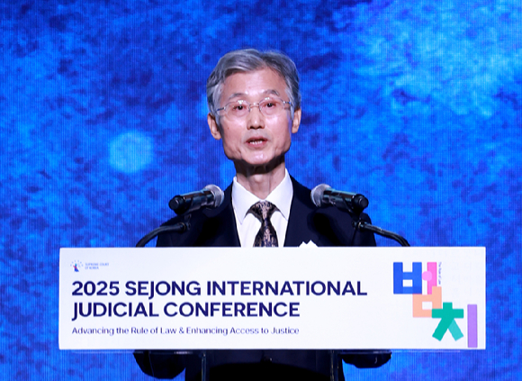 조희대 대법원장이 22일 서울 중구 신라호텔에서 열린 '2025 세종 국제 콘퍼런스'에서 개회사를 하고 있다. 2025.9.22 [사진=연합뉴스]