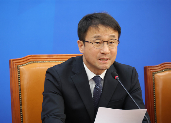 더불어민주당 한병도 원내대표가 13일 국회에서 열린 원내대책회의에서 발언하고 있다. 2026.1.13 [사진=연합뉴스]