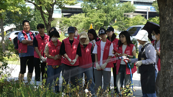 광진구민들이 정원관리 기본 교육을 받고 있다. [사진=서울시]