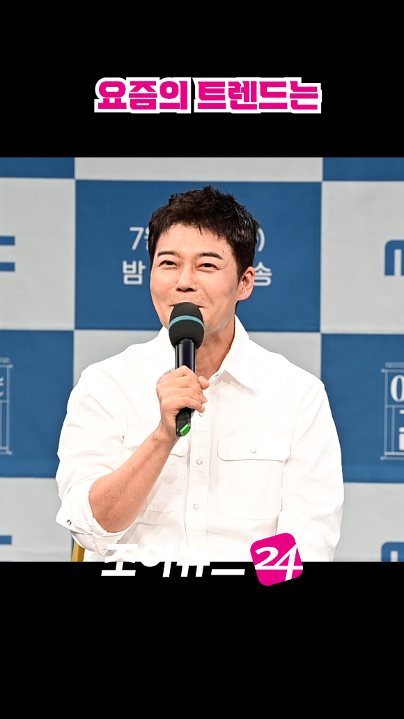 방송인 전현무가 지난 21일 오후 서울 마포구 상암동 MBC에서 열린 MBC 새 교양프로그램 '이유 있는 건축-공간 여행자' 제작발표회에 참석해 소감을 말하고 있다. [사진=문수지 기자]
