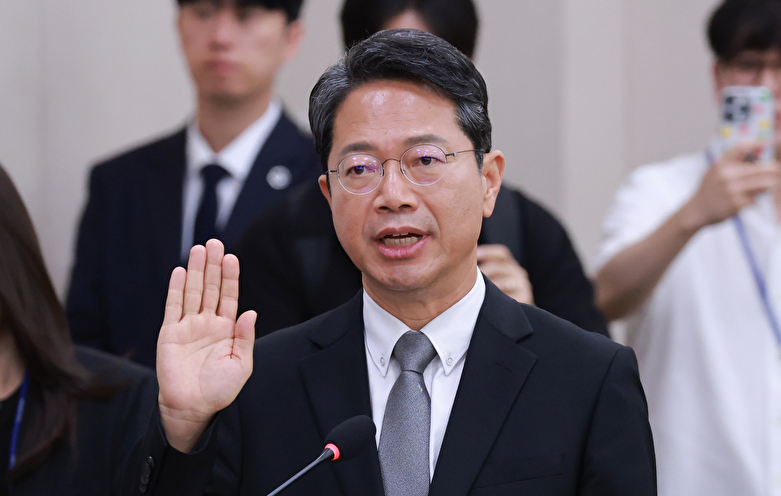 김승원 법무부 장관 후보자가 15일 국회에서 열린 인사청문회에서 선서하고 있다. 2026.9.15 [사진=연합뉴스]