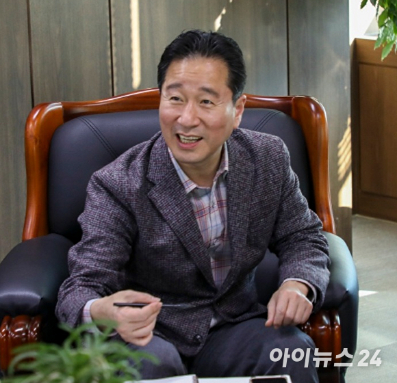 김형찬 부산광역시 강서구청장. [사진=박성현 기자]