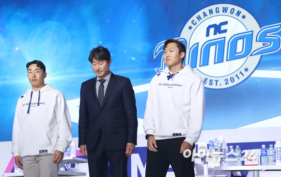 30일 오후 서울 한남동 그랜드하얏트서울 그랜드볼룸에서 열린 2023 KBO 미디어데이에 NC 강인권 감독, 손아섭, 구창모가 참석하고 있다. [사진=정소희 기자]