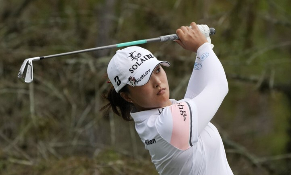 고진영은 여자 골프 세계랭킹에서 1위 넬리 코다(미국)와 격차를 0.04점으로 좁혔다. [사진=뉴시스]