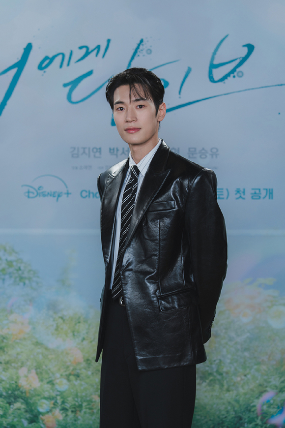 '너에게 다이브' 감독 "박서함 '문짝 남주'⋯피지컬 완벽·눈빛엔 서사"