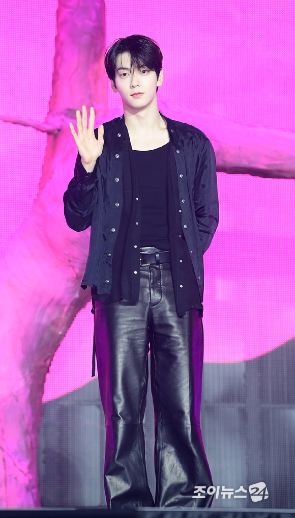 그룹 투모로우바이투게더 수빈이 13일 오후 서울시 성북구 안암동 고려대학교 화정체육관에서 열린 투모로우바이투게더(TOMORROW X TOGETHER, TXT) 미니 8집 '7TH YEAR: 가시덤불에 잠시 바람이 멈췄을 때' 발매 기념 쇼케이스에 참석하고 있다. [사진=정소희 기자]