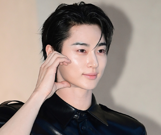 배우 변우석이 3일 오후 서울 성동구 하우스 노웨어 서울에서 열린 아이아이컴바인드 신사옥 하우스 노웨어 서울 오픈 기념 포토콜에 참석하고 있다. [사진=정소희 기자]