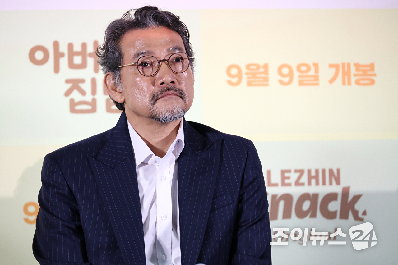 배우 정진영이 3일 오후 서울 송파구 롯데시네마 월드타워점에서 진행된 영화 '아버지의 집밥'(감독 이준익) 언론시사회에 참석해 소감을 말하고 있다. [사진=문수지 기자]