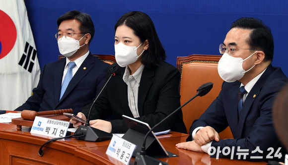 11일 국회에서 열린 더불어민주당 비상대책위원회의에서 박지현 공동비상대책위원장이 발언을 하고 있다. [사진=김성진 기자]