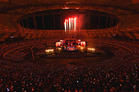 그룹 방탄소년단이 부산시 연제구 부산아시아드 주경기장에서 열린 방탄소년단 월드투어 'BTS WORLD TOUR 'ARIRANG' IN BUSAN'에서 무대를 펼치고 있다. [사진=빅히트뮤직]