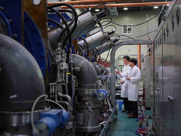 한국원자력연구원 핵물리응용연구부는 KAHIF를 이용해 국내 최초 철 이온 조사서비스를 시작한다. [사진=한국원자력연구원]