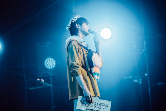 배우 이준영이 말레이시아 쿠알라룸푸르 지오스페이스(JIOSPACE)에서 열린 단독 팬미팅 '신 바이 준영(Scene by JUNYOUNG)'으로 팬들을 만나고 있다. [사진=빌리언스]