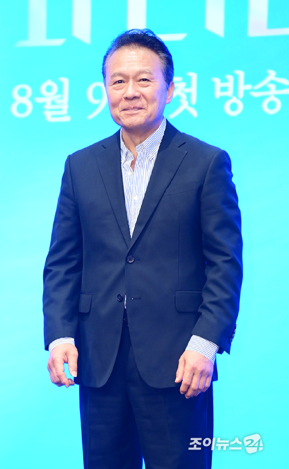 배우 천호진이 6일 오후 서울 신도림 더세인트 그랜드 볼룸에서 열린 KBS2 새 주말드라마 '화려한 날들' 제작발표회에 참석하고 있다. [사진=정소희 기자]