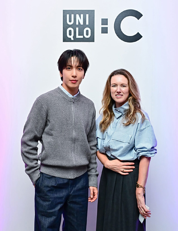 씨엔블루 정용화가 3일 서울 삼청동에서 열린 '25FW UNIQLO : C 컬렉션' 글로벌 런칭 행사 포토콜에 참석하고 있다. [사진=유니클로]