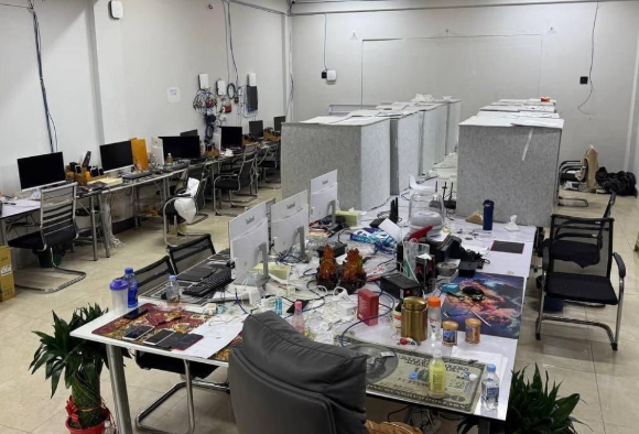 캄보디아에서 한국인을 겨냥한 납치&middot;감금&middot;살인 등 강력 범죄가 잇따르는 가운데, 현지 관광업계가 한국 정부의 대응에 유감을 드러냈다. 사진은 캄보디아 국기. [사진=픽사베이@jorono]