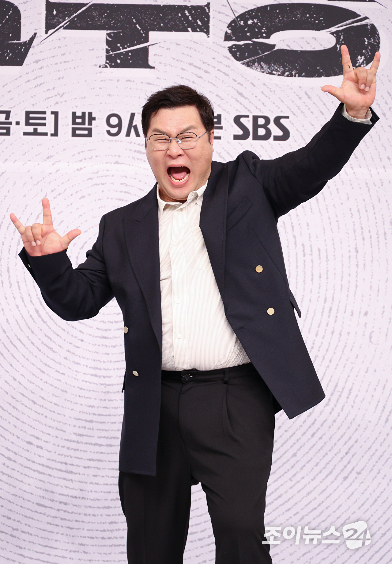 [포토] 윤경호 '액션도 되는 경호핑'