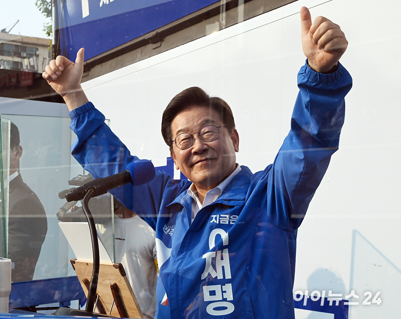 이재명 더불어민주당 대선 후보가 29일 오후 서울 서초구 고속버스터미널 앞에서 유세를 하고 있다. [사진=곽영래 기자]