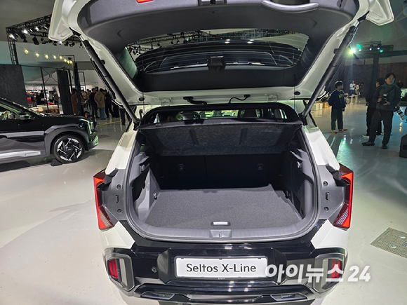 기아 '디 올 뉴 셀토스' 하이브리드 X-라인 모델. [사진=김종성 기자]
