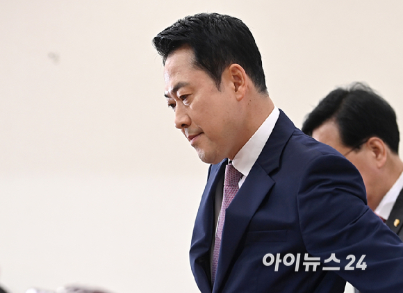 장동혁 국민의힘 대표가 23일 서울 여의도 국회에서 열린 최고위원회의에 참석하고 있다. [사진=곽영래 기자]