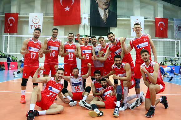 튀르키예(터키)남자배구대표팀이 29일 열린 2022 FIVB 챌린저컵 카타르와 8강전에서 승리를 거뒀다. 튀르키예는 30일 한국과 4강전을 치른다. [사진=유럽배구연맹(CEV)]