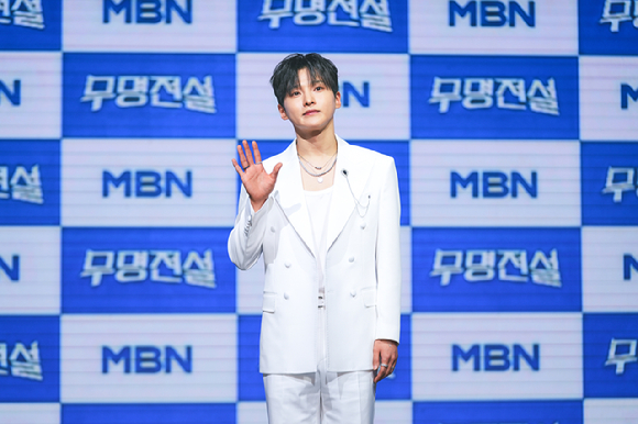 성리가 20일 오전 서울 마포구 쇼킹케이팝센터에서 열린 MBN '무명전설' TOP7 기자간담회에서 포즈를 취하고 있다. [사진=MBN]