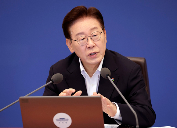 이재명 대통령이 30일 청와대에서 열린 국무회의 겸 비상경제점검회의에서 발언하고 있다. 2026.6.30 [청와대통신사진기자단] [사진=연합뉴스]
