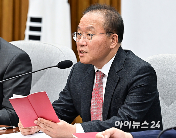 윤재옥 국민의힘 원내대표가 지난 21일 오전 서울 여의도 국회에서 열린 원내대책회의에서 발언하고 있다. [사진=곽영래 기자]